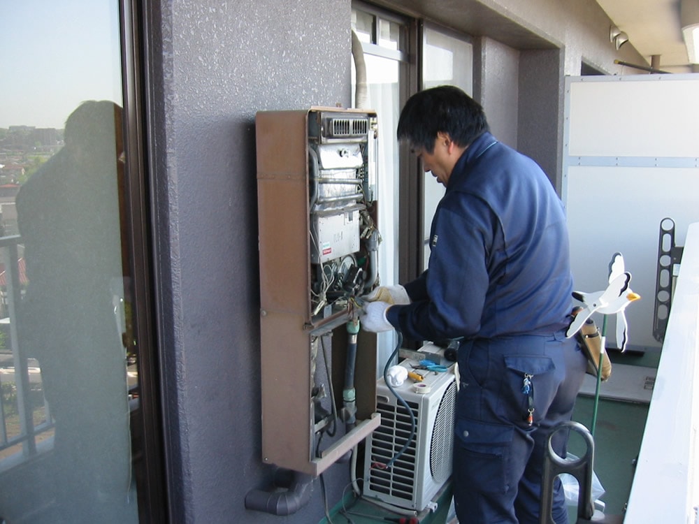 給湯機の撤去作業